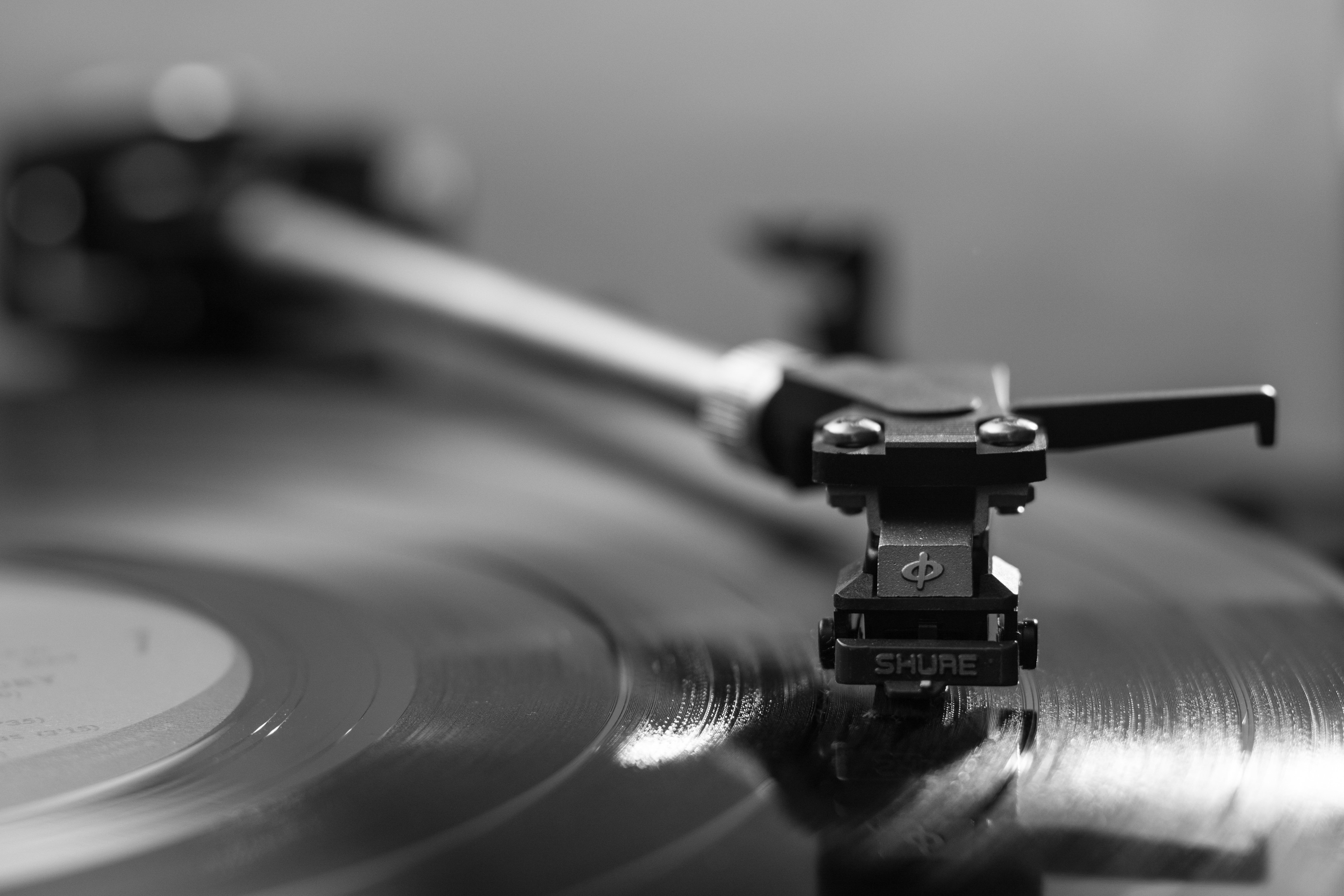 Karen Carpenter tribute with Martz Bus - pexels-record-player-1851576